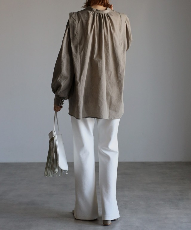 ブザムタックボリュームスリーブブラウス