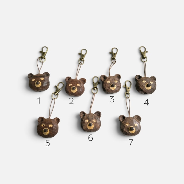 手彫りクマのキーホルダー　