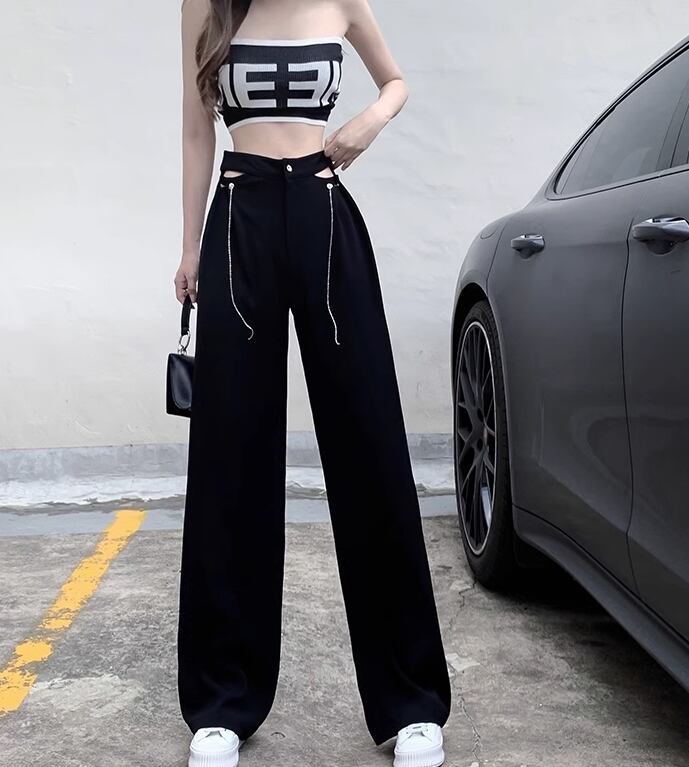 ボトムス パンツ ワイドパンツ ストレートパンツ ワイドレッグ 細身 ストレート スマート ハイウエスト チェーン 大人可愛い きれいめ シンプル おしゃれ お洒落 大人女子 こなれ感 ラフ スポーティー ルーズ 個性的 クール モード系 存在感 ワイルド 無地 春 夏 秋 10代 20代 30代 レディース 女性用 学生 デート お出かけ 休日 パーティー イベント 着回し 普段使い 韓国系 美脚 脚長 S M L XL 黒 ブラック 大人カラー モノトーン