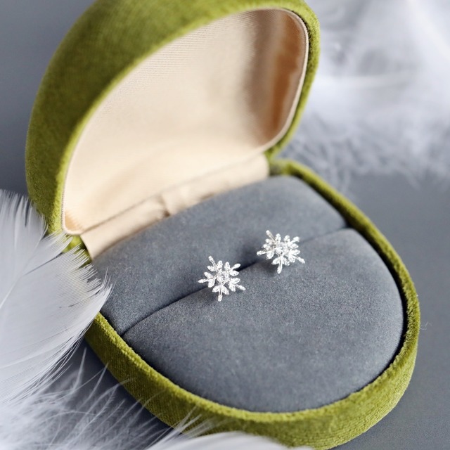 雪の結晶｜SLV925×CZ スノーホワイトピアス｜イヤリング変更可｜アレルギー対応｜冬限定