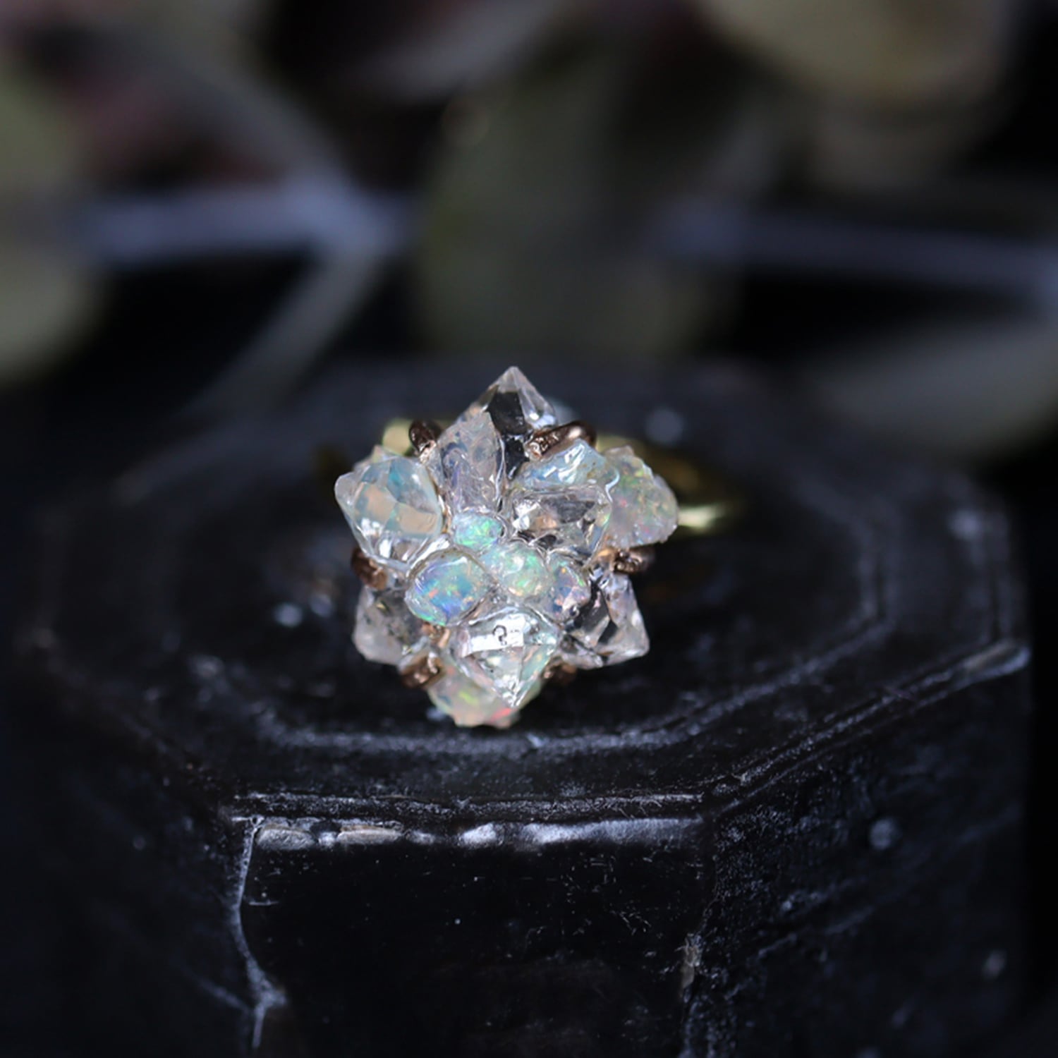 オパールとダイヤモンドクォーツのイヤーカフ | witch/花石:鉱物植物