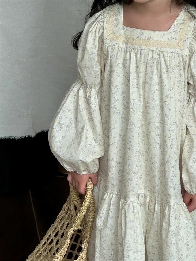 【取寄】スクエアネックとパフスリーブが大人可愛く着られる花柄ワンピース