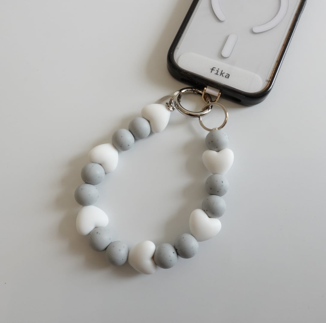 ルヴィニパリ　スマートフォンストラップ CUORE グレー・ホワイト Smartphone strap Heart（スマートフォンストラップ/ハート） | fika