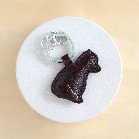 ふっくらした子犬のキーリング ・ブラウン×サックス