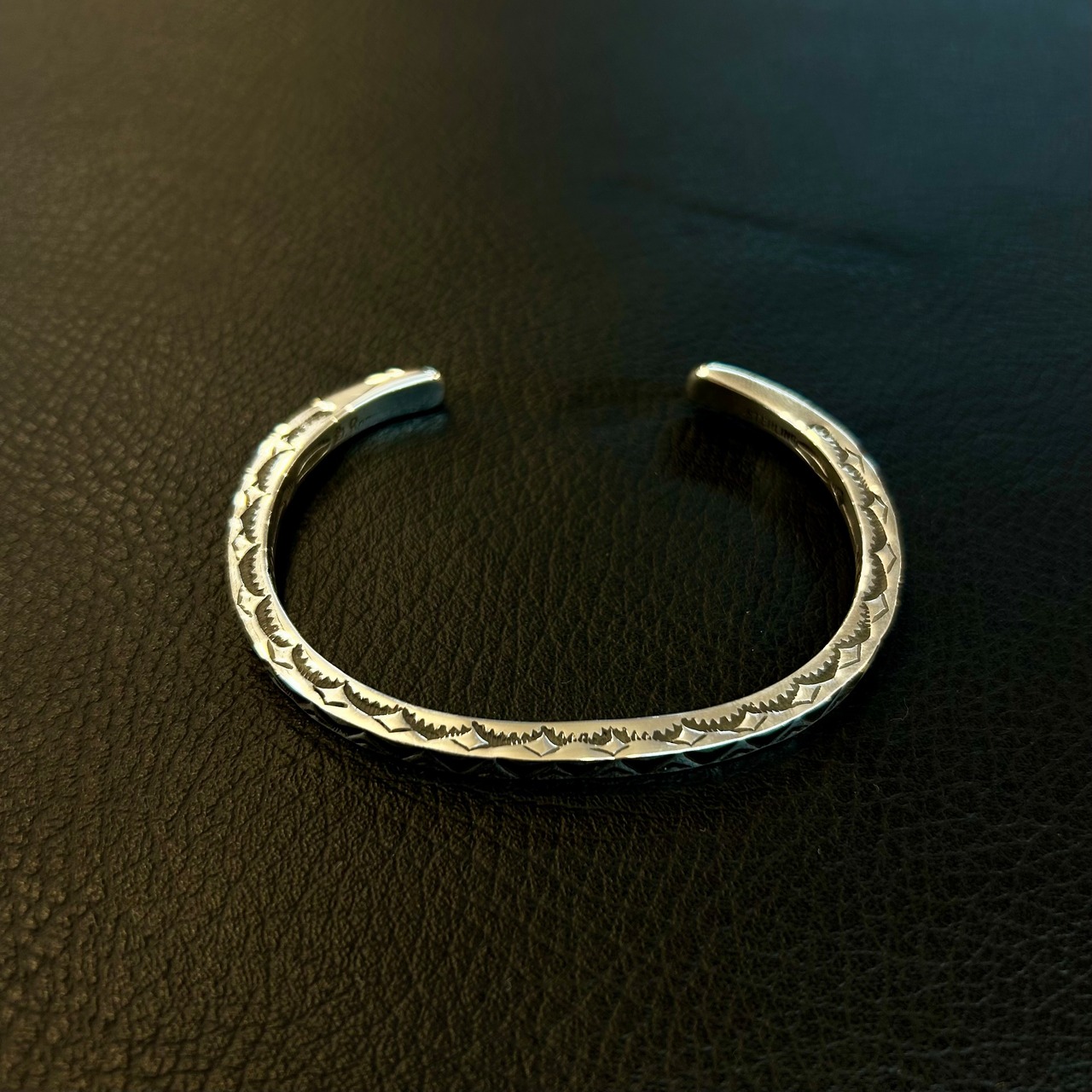 ジェネバラモーン(Geneva Ramone) 4面スタンプバングル - 5