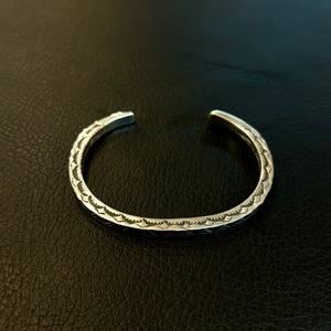 ジェネバラモーン(Geneva Ramone) 4面スタンプバングル