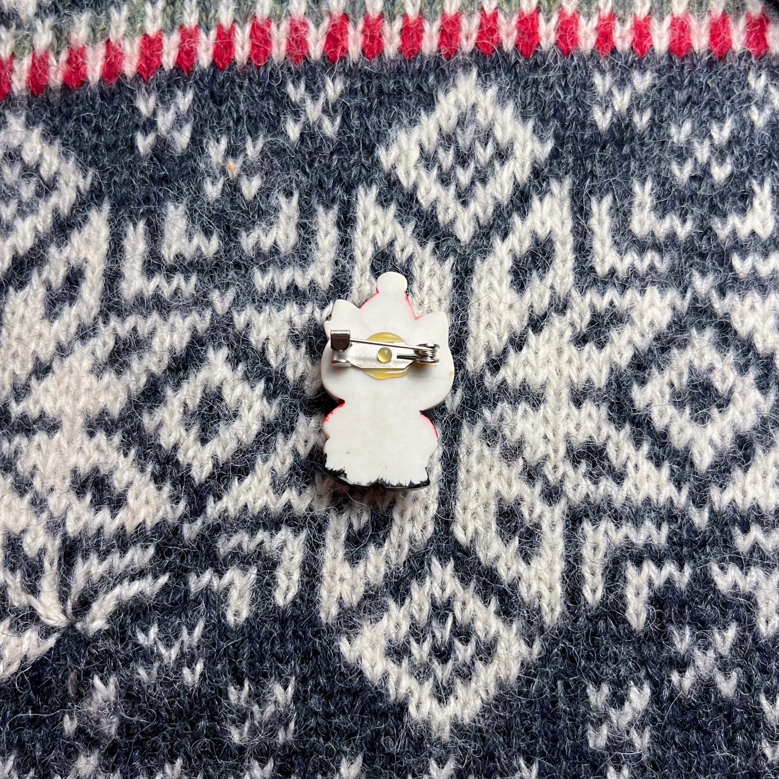 hello kitty santa mini brooch