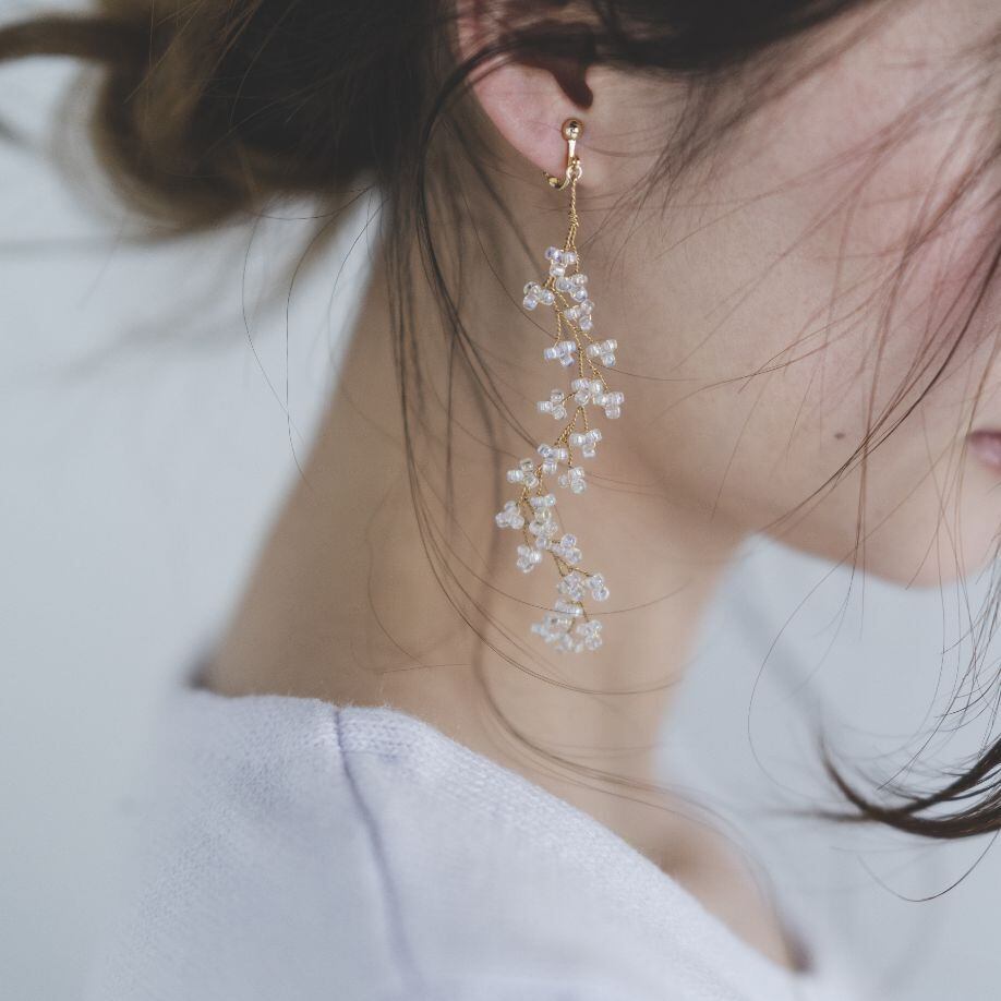 ゆらゆら揺れる小枝の耳飾り(ピアス/イヤリング)