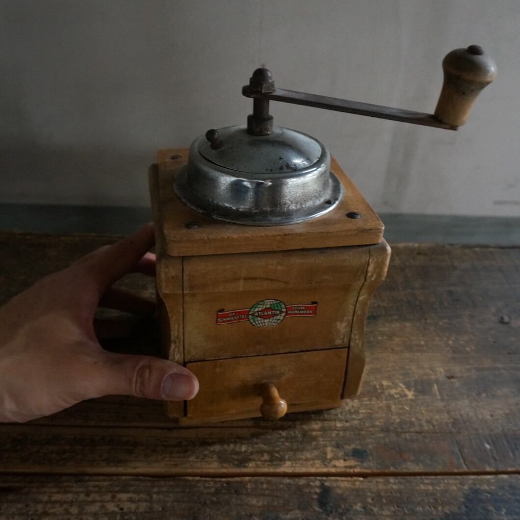 古いドイツのコーヒーミル