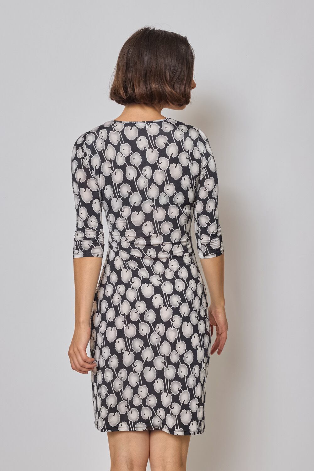 BCBGMAXAZRIA 七分袖 花柄 カシュクール ジャージーワンピ BCBGMAXAZRIA 七分袖 花柄 カシュクール ジャージーワンピ