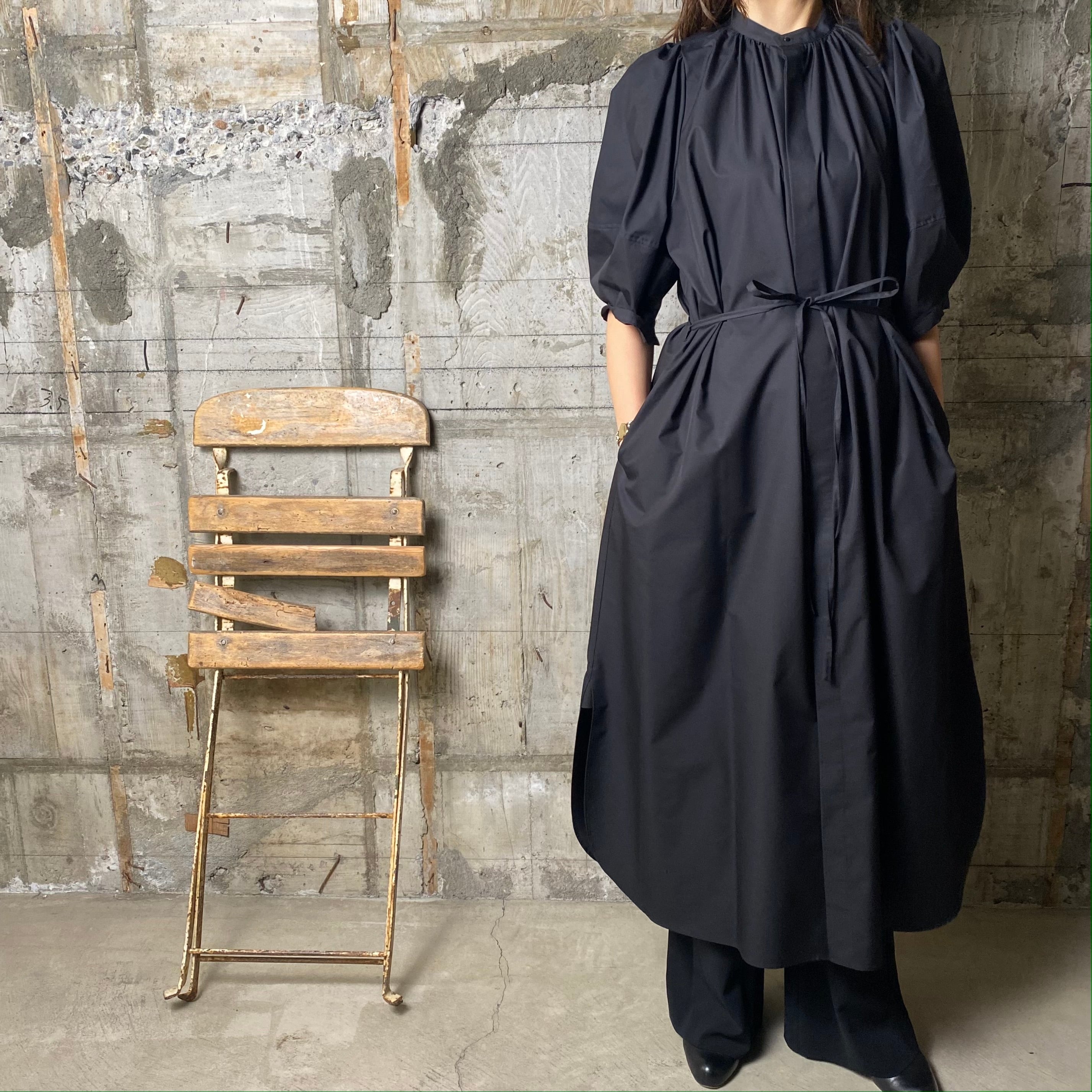 HYKE【ハイク】T/C BALLOON SLEEVE DRESS (16160 BLACK ). | glamour online