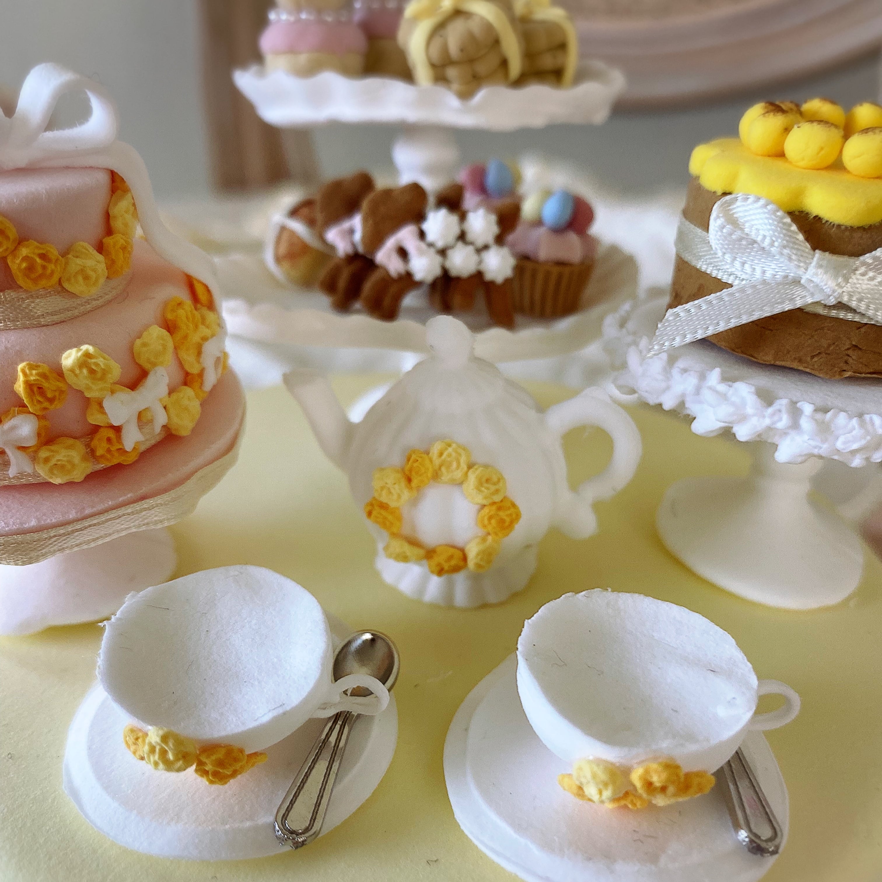 イースターミニチュアテーブル*ティーポット* Easter miniature tea