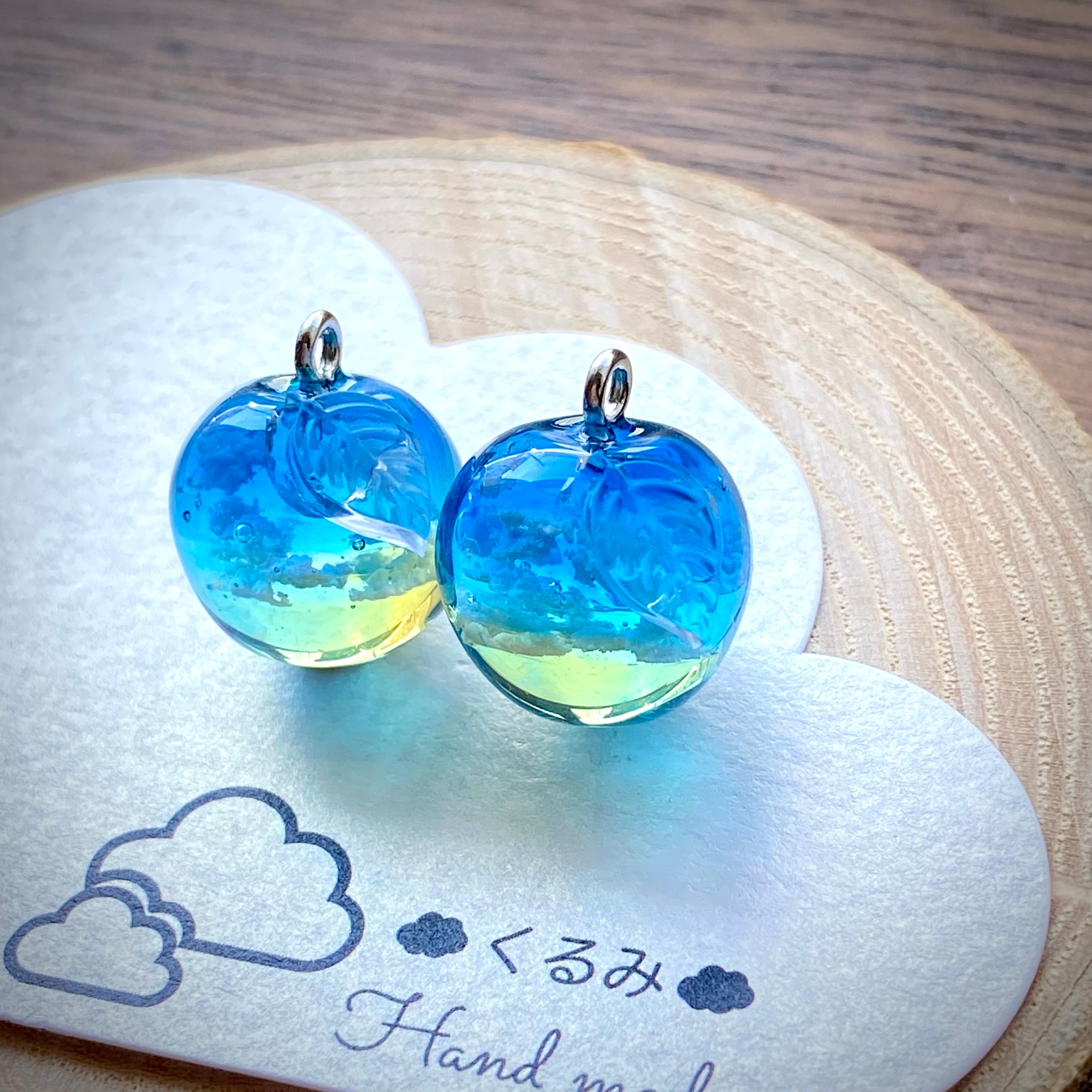レジンピアス イヤリング 青空 りんごちゃん a | Pay ID