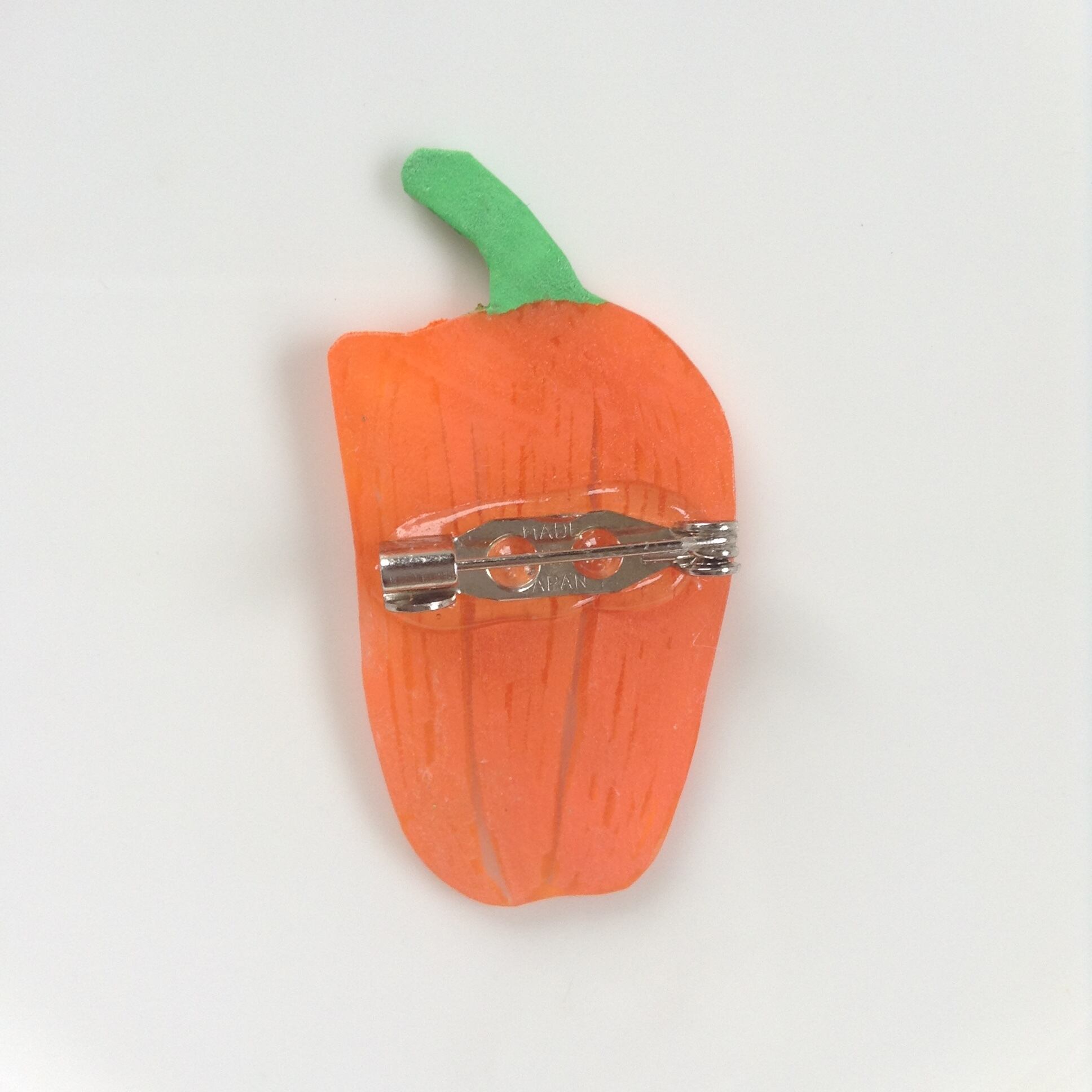 ヘンテコ ブローチ 「カラーピーマン」