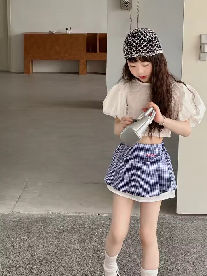 ×××刺繍ブルーチェックスカート