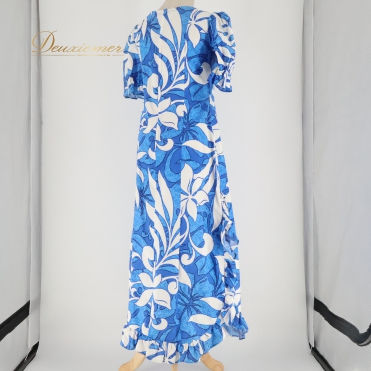 フラダンス 衣装 ワンピース ドレス ブルー系 フリル スリット アシンメトリー パフスリーブ ティアレ柄 かわいい 華やか 鮮やか 明るい 爽やか 青 白 ハワイアン アロハ ハワイアンプリント フラ ダンス レッスン 練習 ホワイト系 おしゃれ レディース