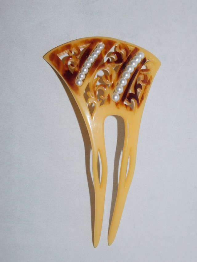 桜珊瑚色の簪(プラスチック) plastic work ornamental hair pin(No25)