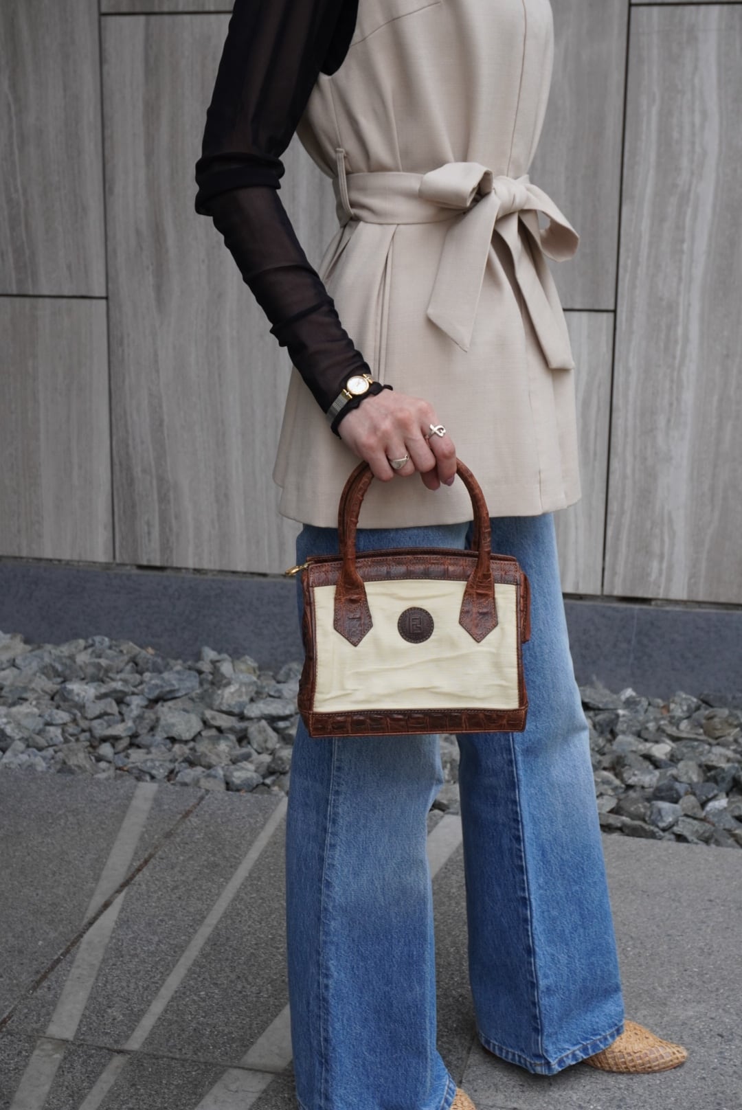 FENDI フェンディ ショルダーバッグ ベージュ ロゴ レザー キャンバス