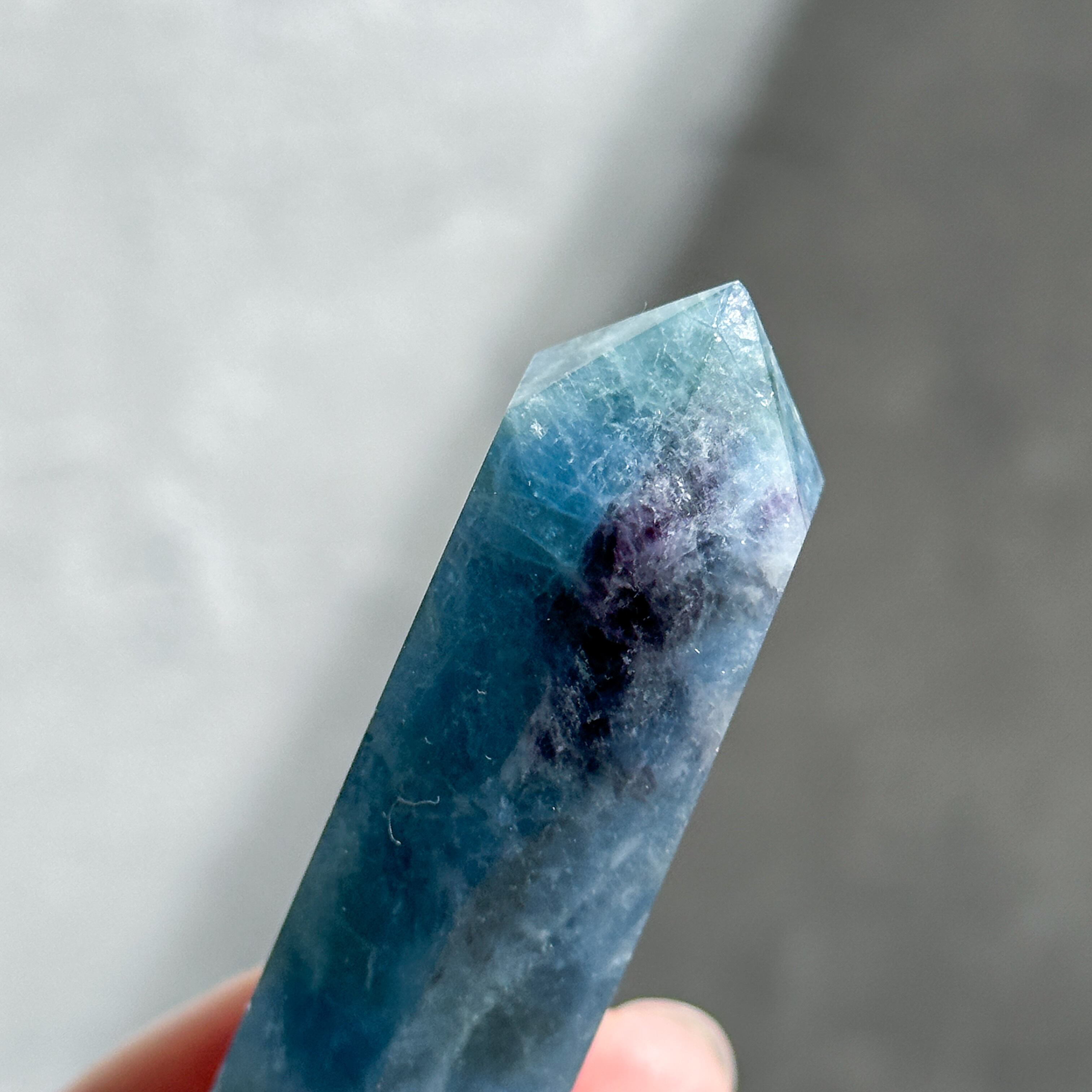 ブルー、グリーンフローライト タワー型25◇ Rainbow Fluorite