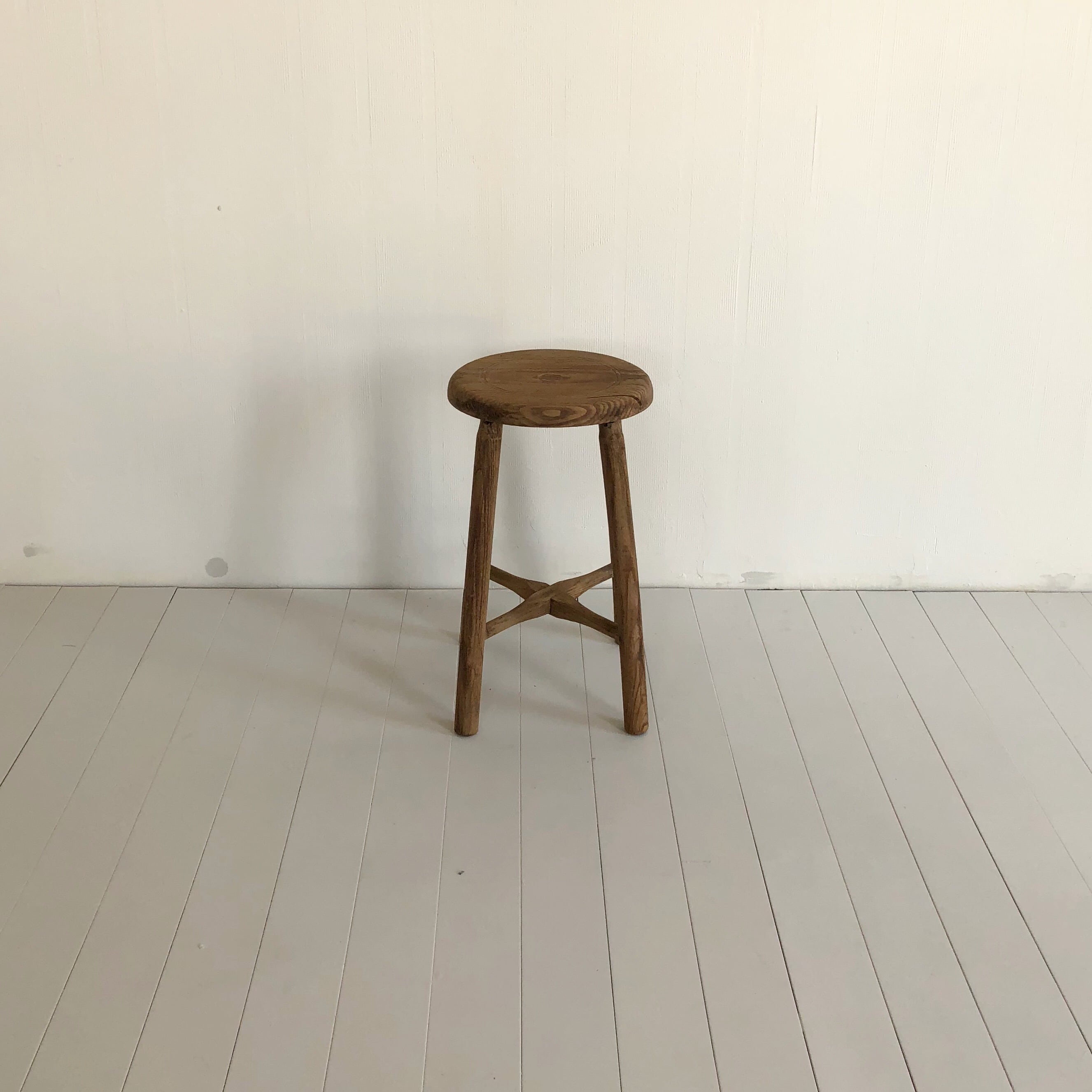 木のスツール　/　丸椅子
