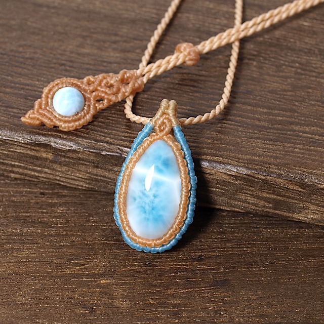 【一点物】ラリマーの雫ルースを包んだマクラメネックレスNo.2