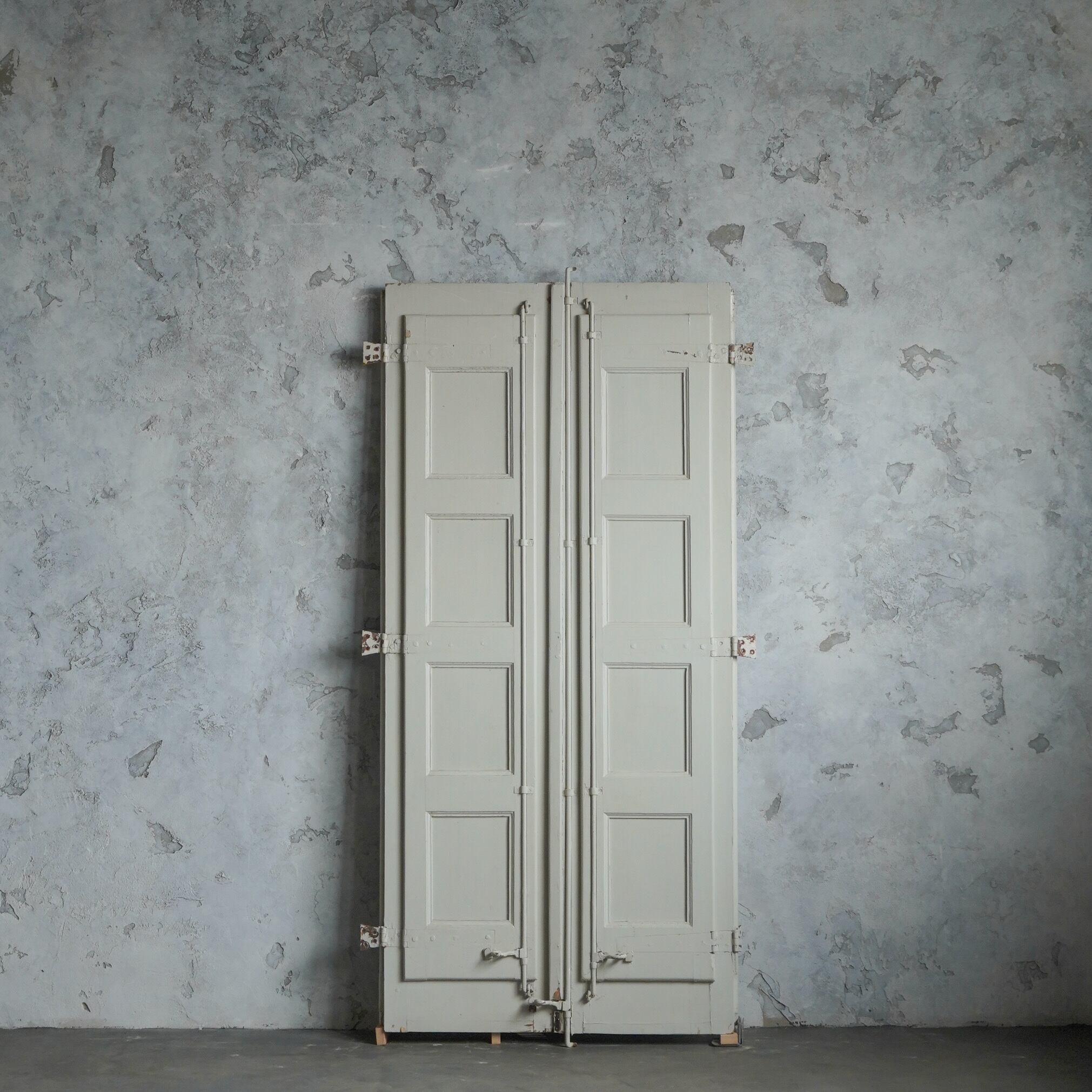 ドア/ペアドア/アンティークドア/ホワイト/店内什器/撮影背景/スタジオ