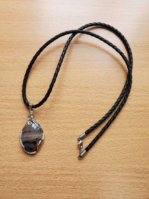 キレイな瑪瑙を使ったカッコイイ系ワイヤーアートネックレス