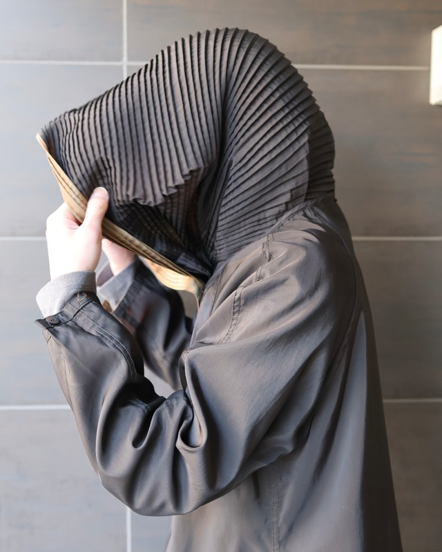 Hood detail spring coat