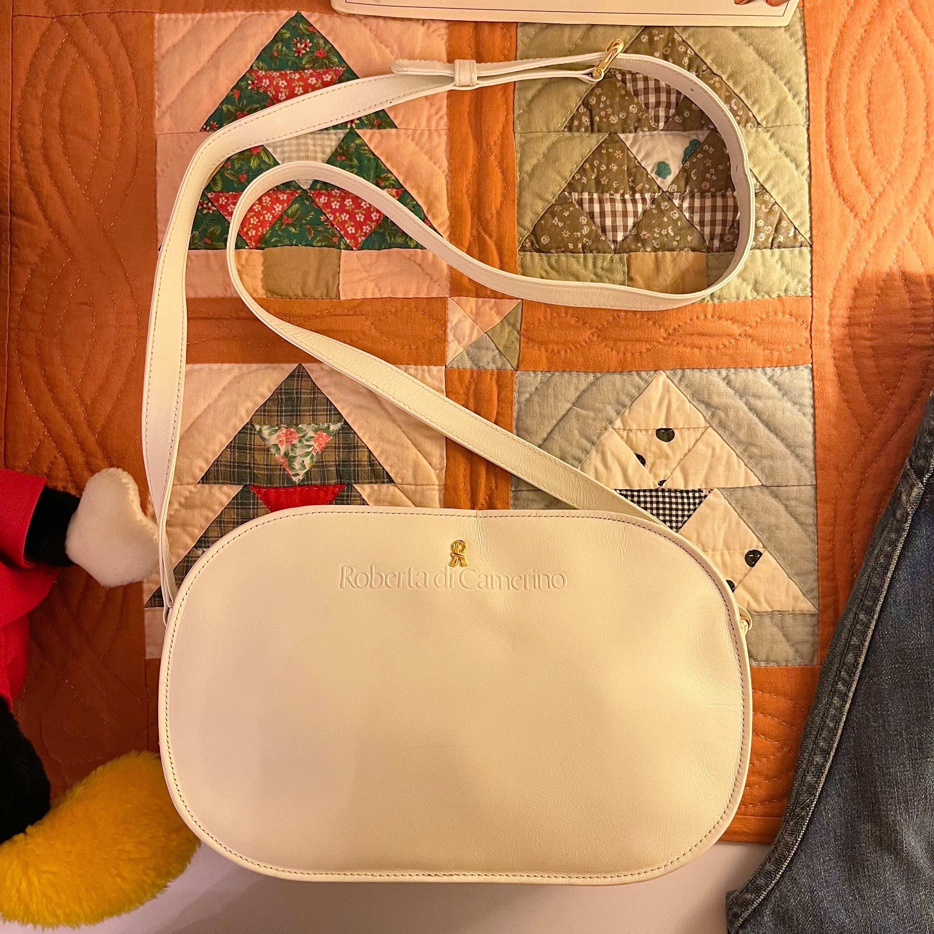 Roberta / white ellipse shoulder bag