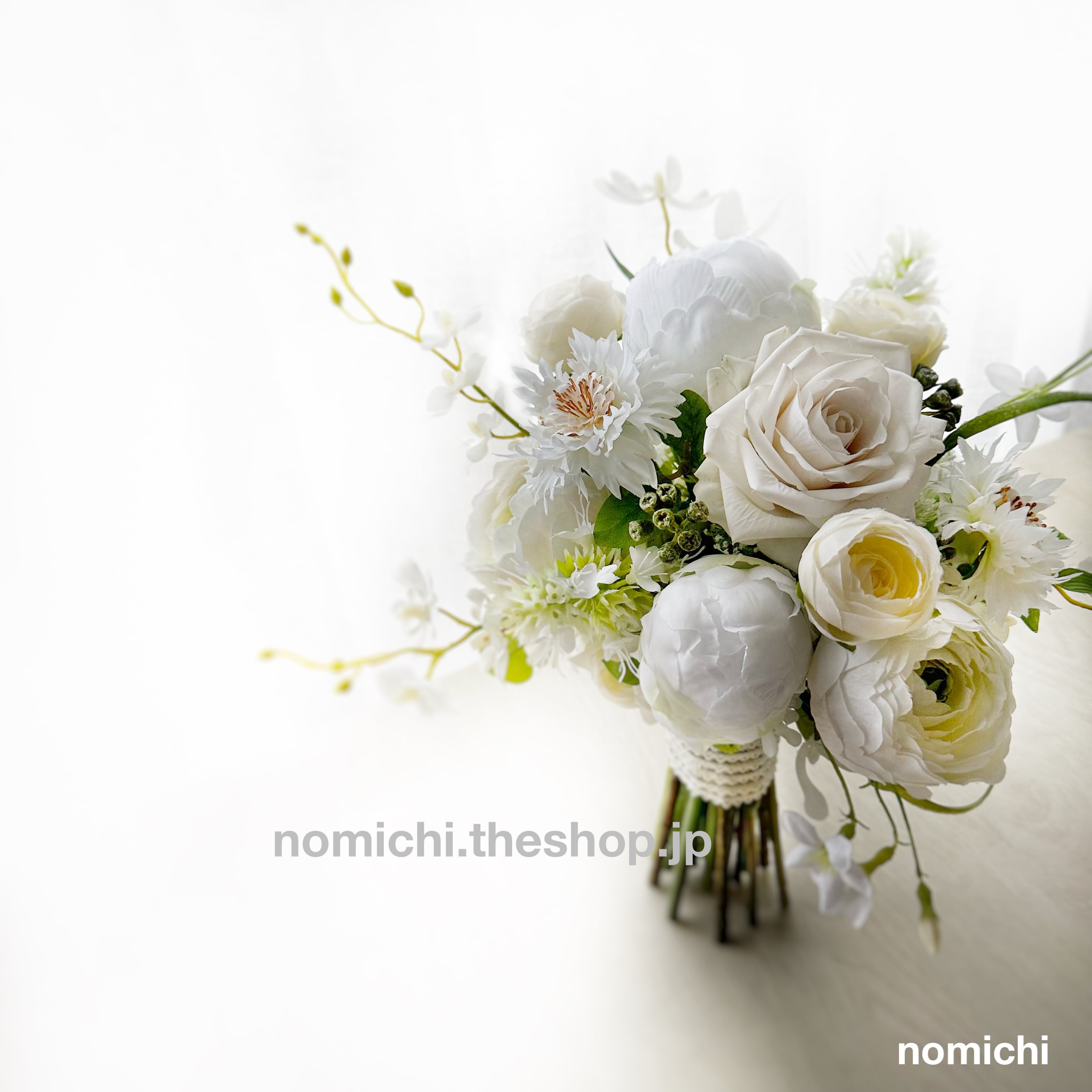 薔薇とラナンキュラスのホワイトブーケ ブートニアセット ウェディング