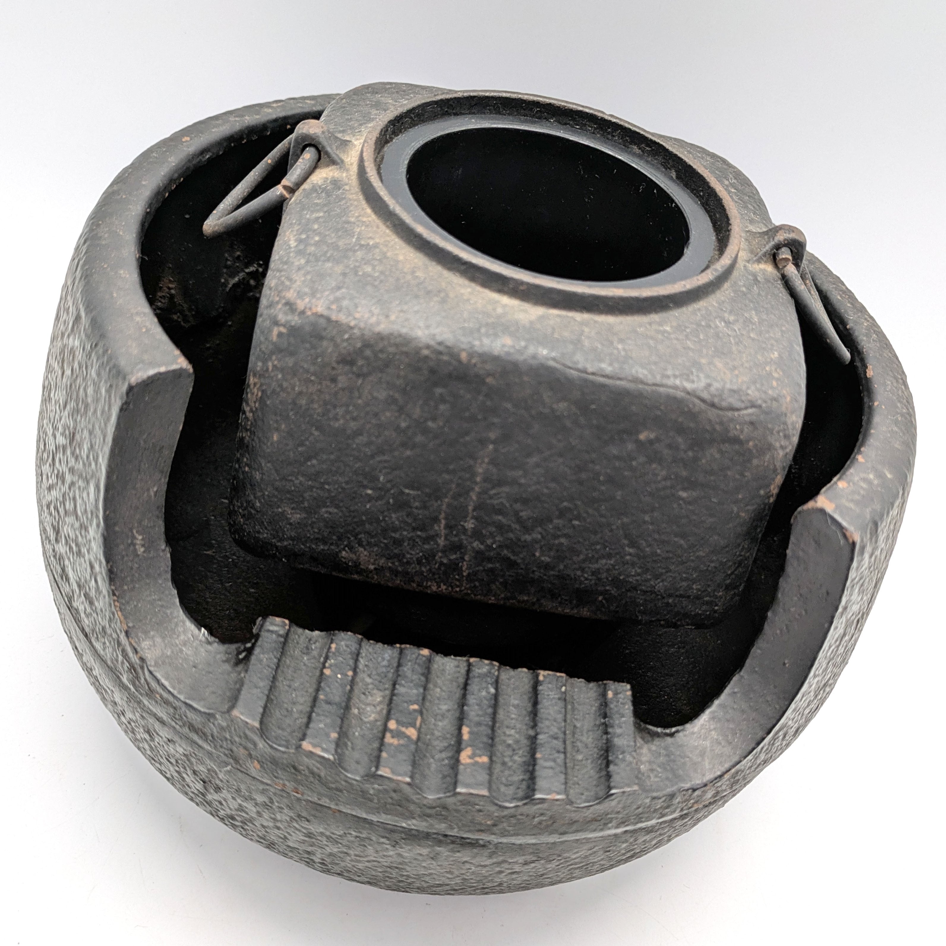 風林火山 南部鉄器 文秀堂 鉄製 鉄器 王将/将棋 入れ物 ケース 小物入 灰皿 Amazon.co.jp: 風林火山 南部鉄器 文秀堂 鉄製 鉄器 王将将棋