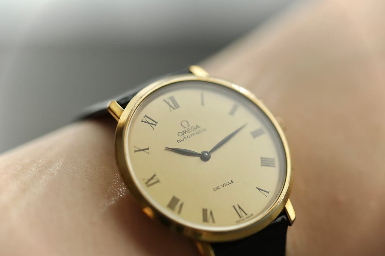 【OMEGA】 1973年製 オメガ デビル 薄型ラウンド ローマンインデックス 自動巻き / De Ville / Vintagewatch / Cal.711 | アンティーク・ビンテージ時計修理・販売 WhiteKings(ホワイトキングス) powered by BASE