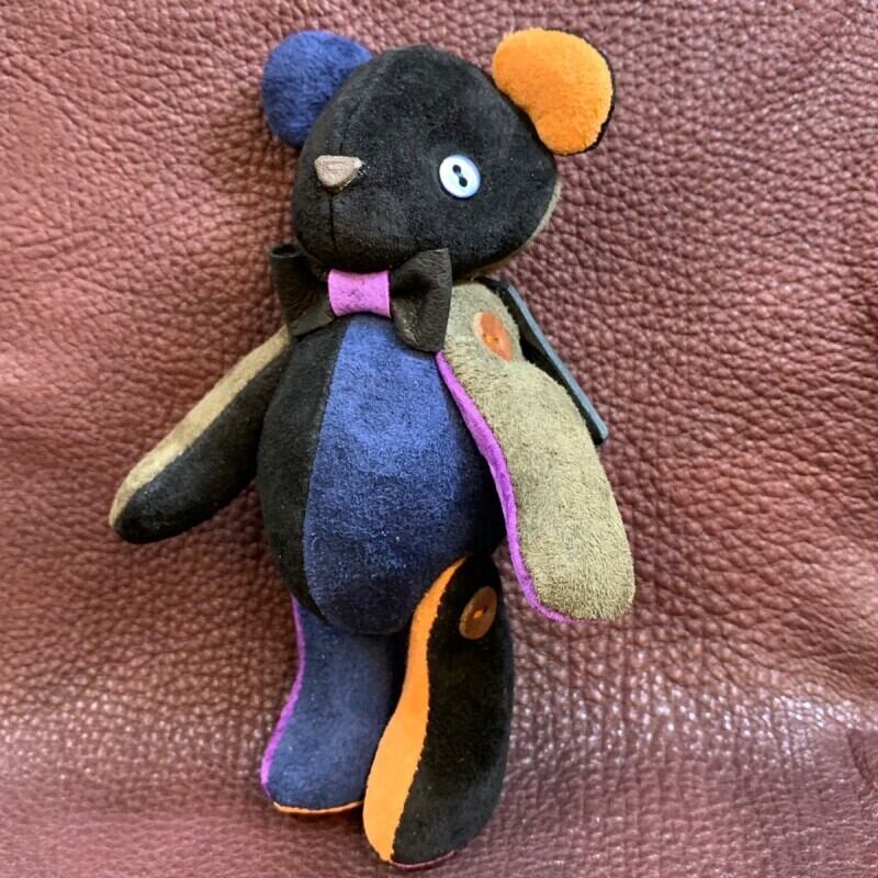 ピッグスウェードベルベア★端革を使ってアップサイクル「ベルズベア」写真の1点販売です　カラフル系1