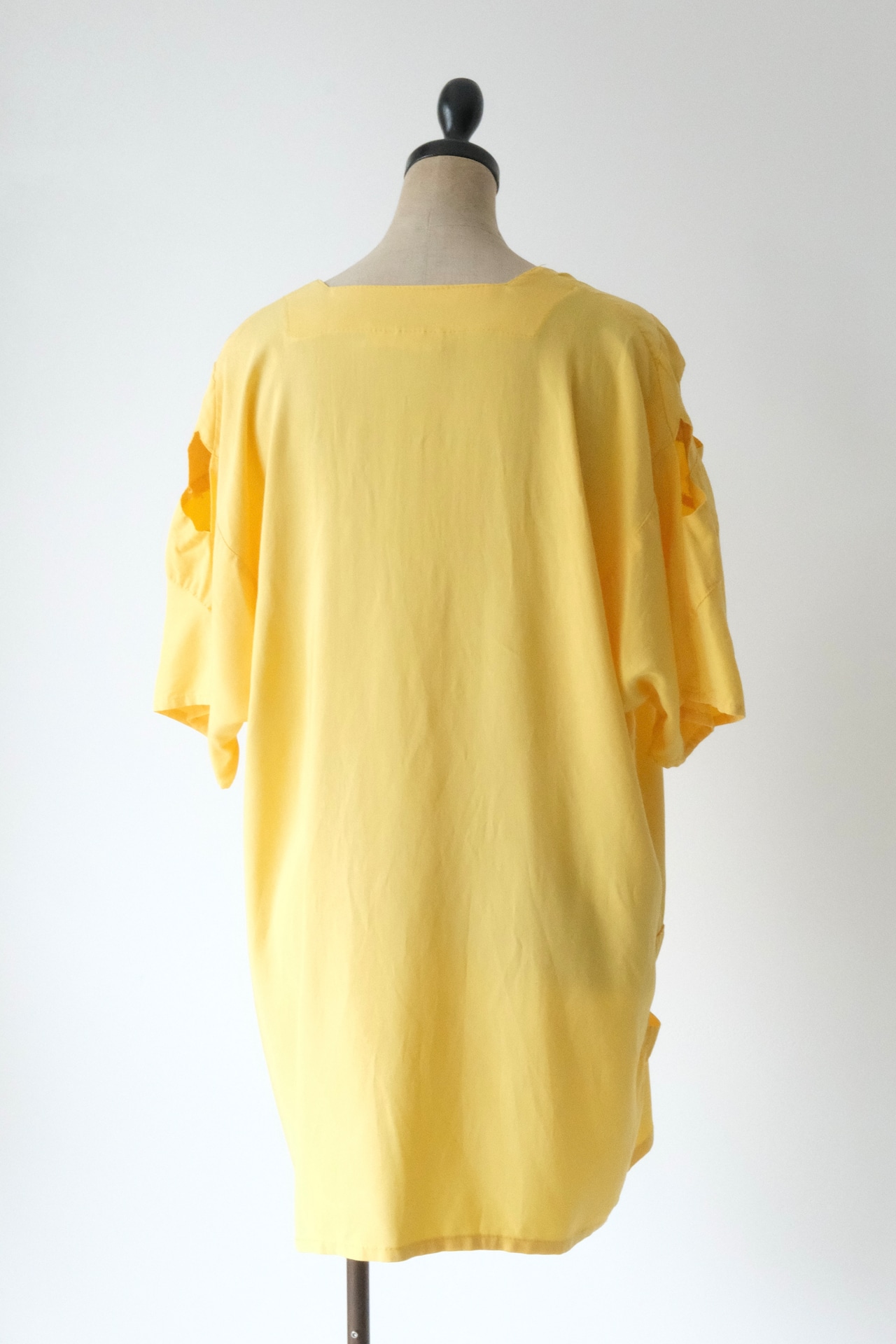 Cut-out yellow tunic Blouse