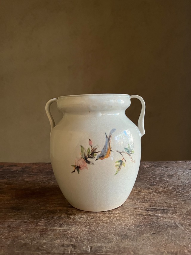 　<19> Ikumi Matsumoto 白磁　壺 大　花鳥（青鳥・桃色花）