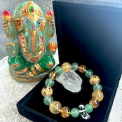 ガネーシャ様の祈りのブレスレット(ガネーシュヒマール産水晶の勾玉入り)