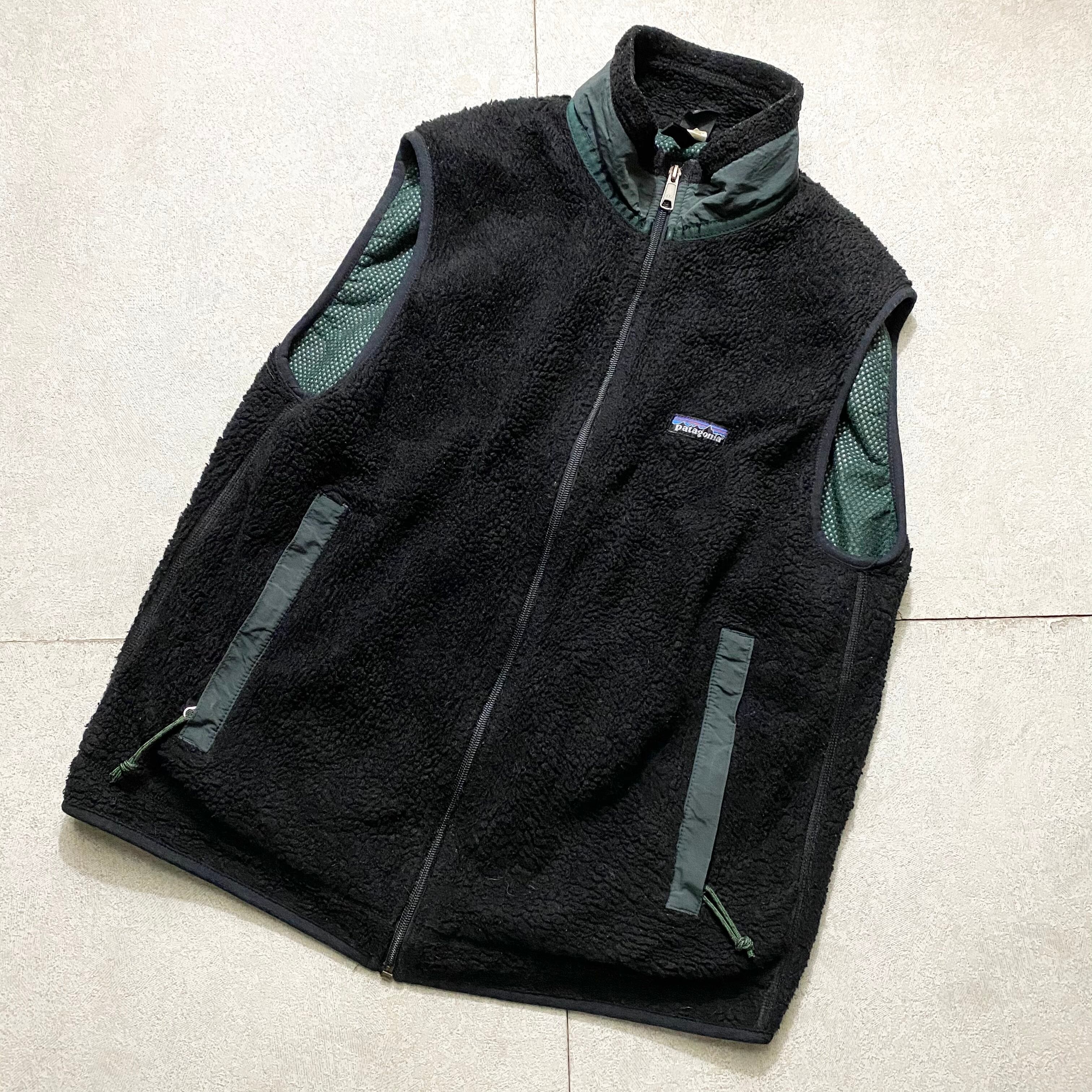 PATAGONIA black pile fleece vest “retro” made in U.S.A | NOIR ONLINE