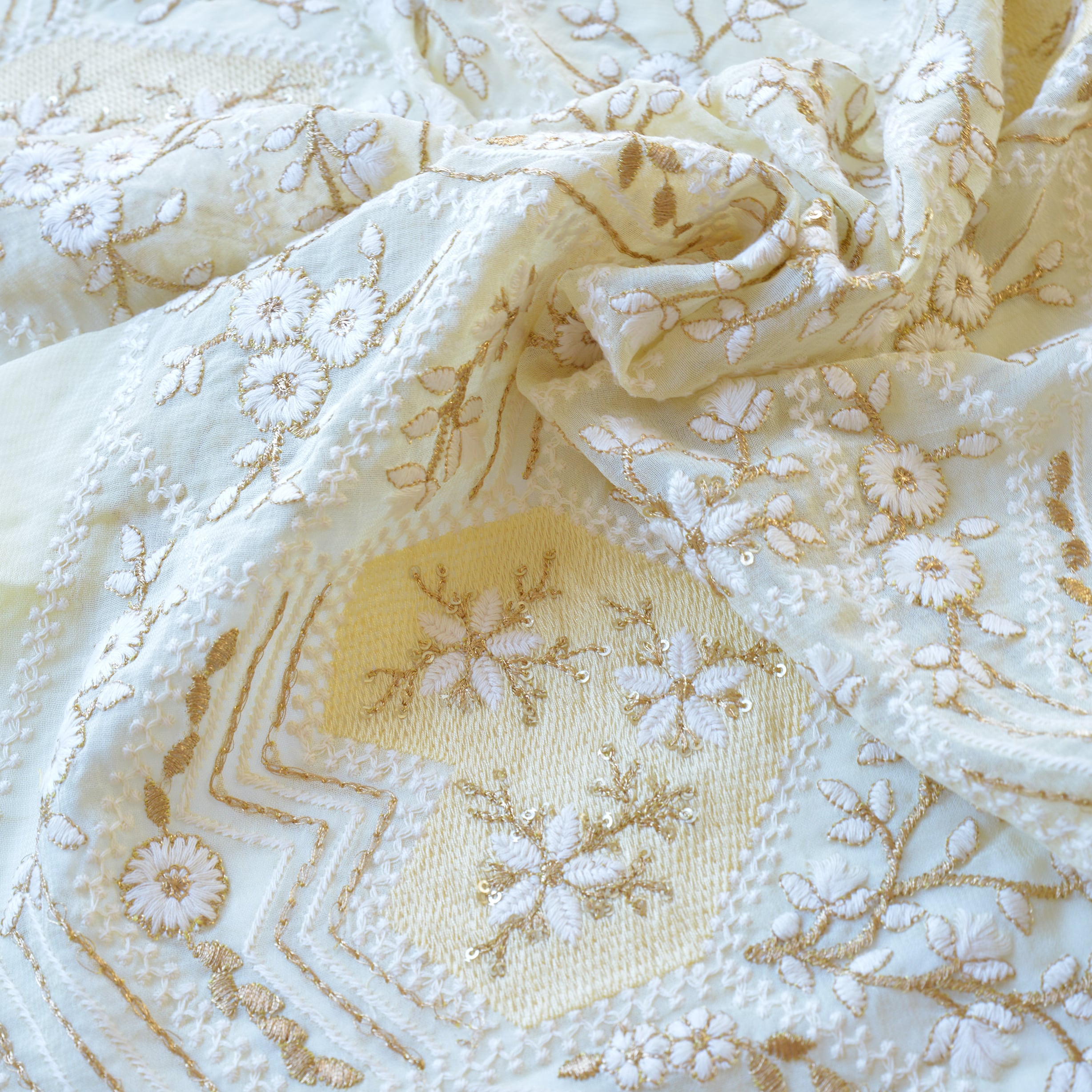 インド刺繍生地 シルク 白×金糸刺繍 クリームイエロー