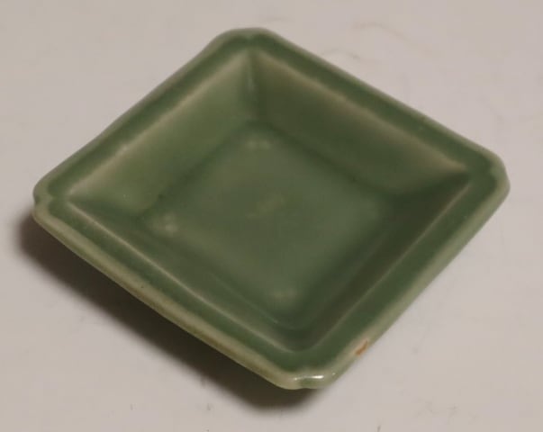 三田青磁角小皿 1枚 | 賢祥堂 うつわ店