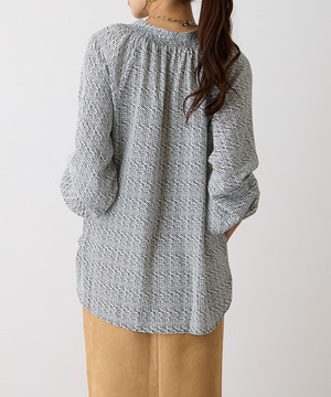 No.58522 シャーリングネックブラウス  White
