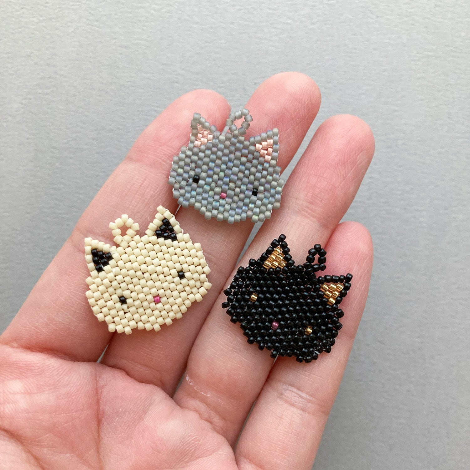 再入荷〉猫ビーズステッチチャーム Dua-アクセサリーパーツショップ