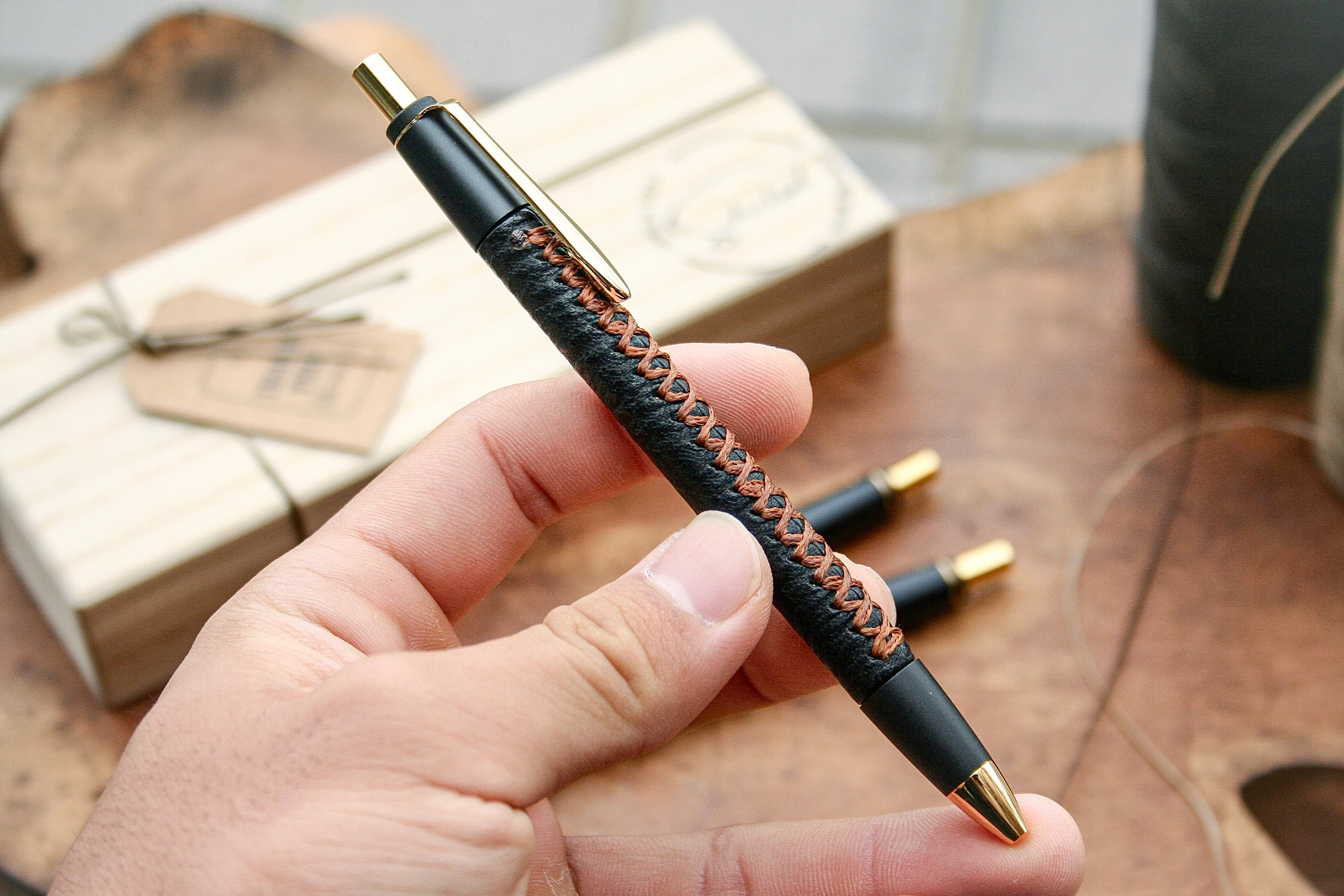 革軸ペン【サメ革 シャークレザー ブラック】 | Schicksal
