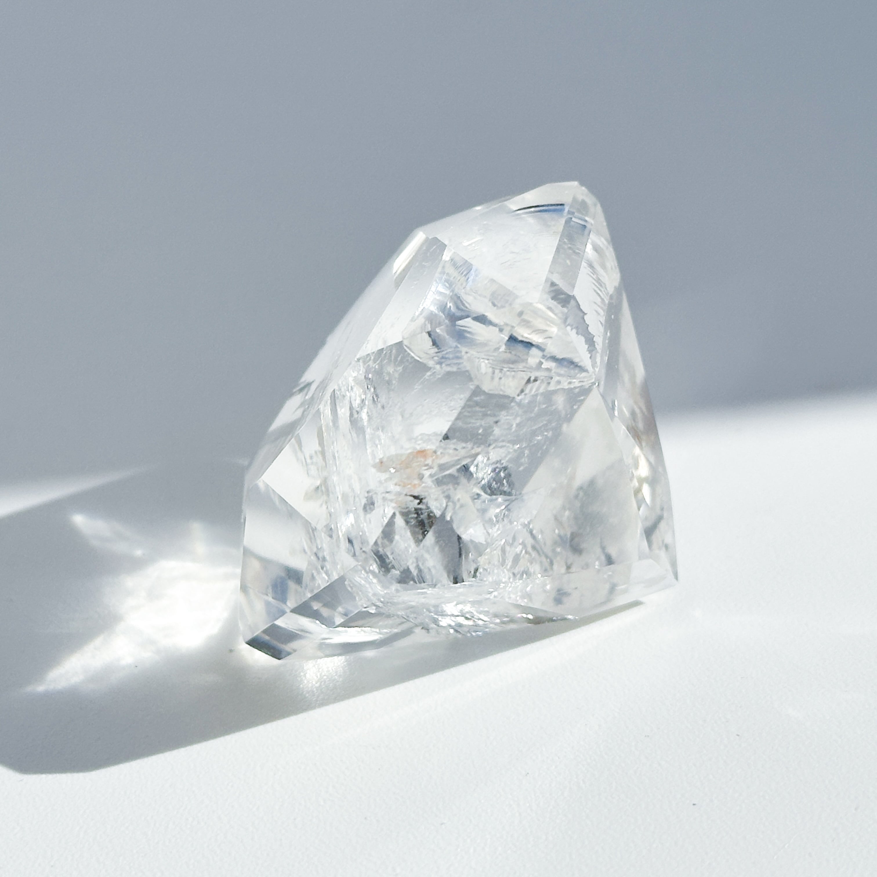 高品質】ミナスジェライス産クリアクォーツ ダイヤモンドカット91