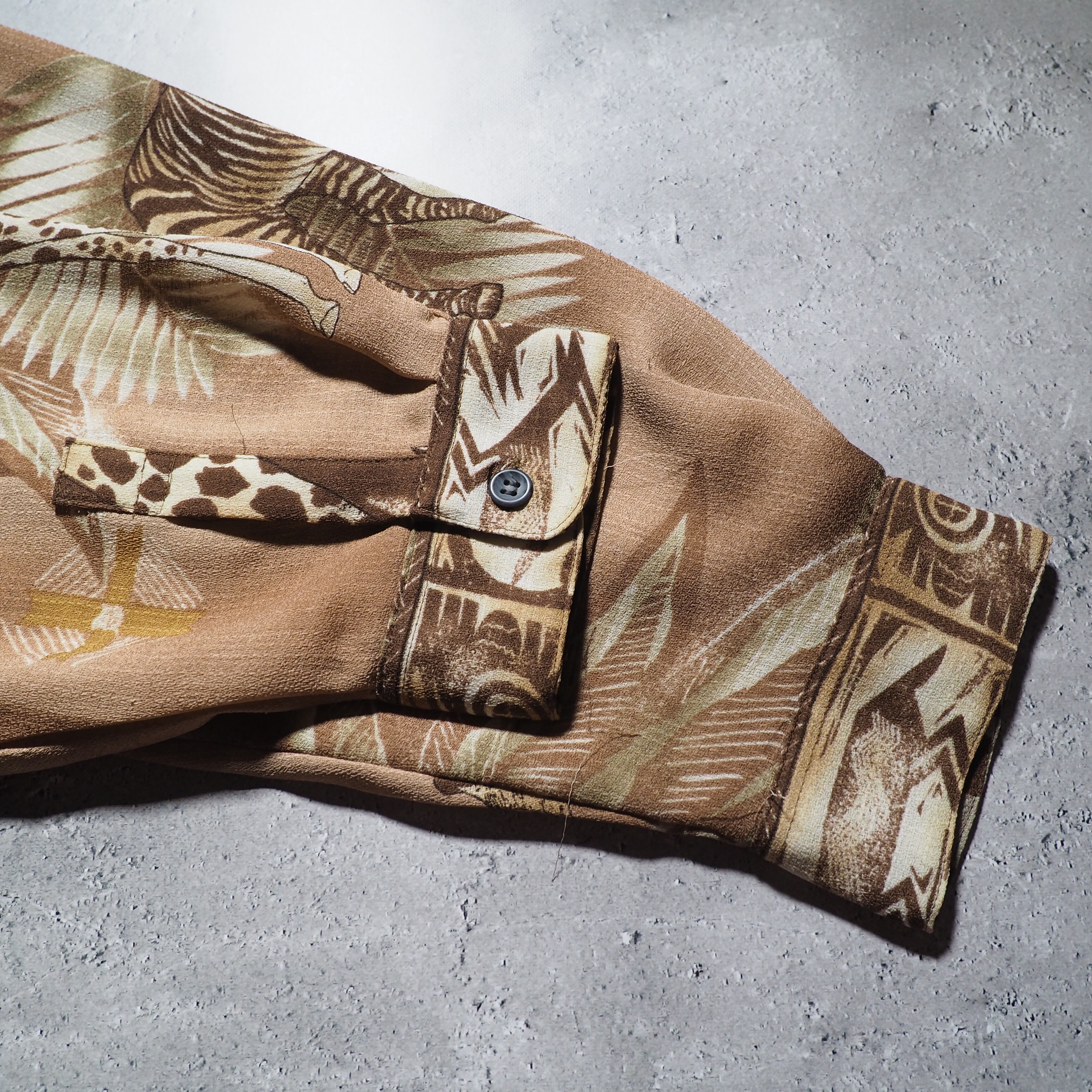 1990s African Sepia animal full pattern Design vintage Drape loose shirt