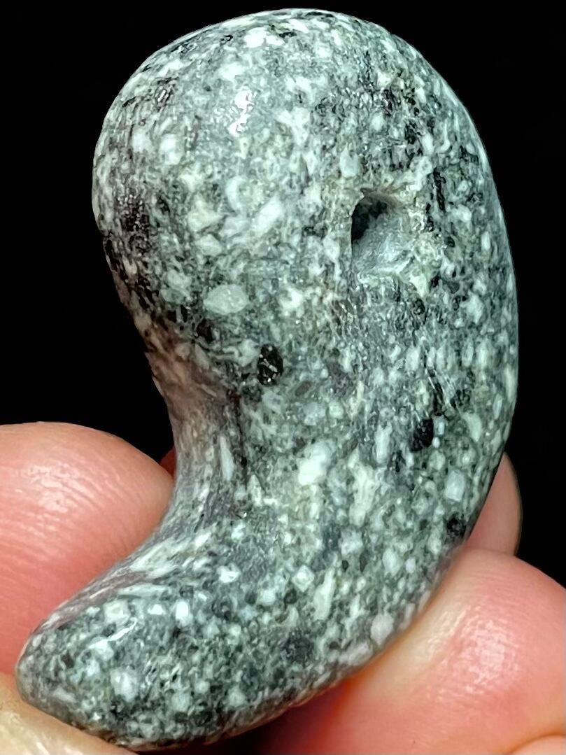 【勾玉】特大勾玉　44g 遠野の石　とおののいし　高波動勾玉　霊石　波動石 勾玉】特大勾玉 44g 遠野の石 とおののいし 高波動勾玉 霊石 波動