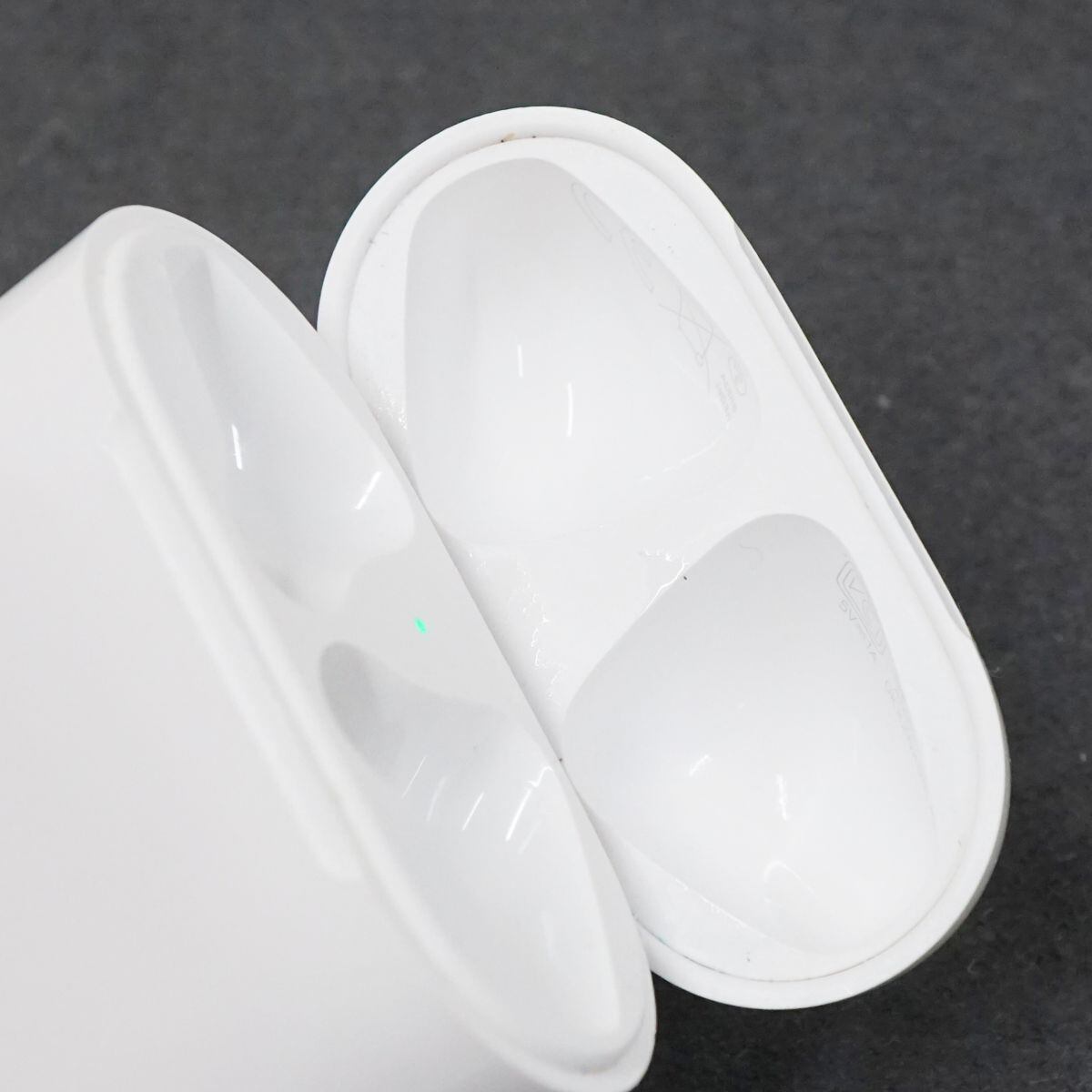 Apple AirPods with Charging Case エアーポッズ 充電ケースのみ 第二 
