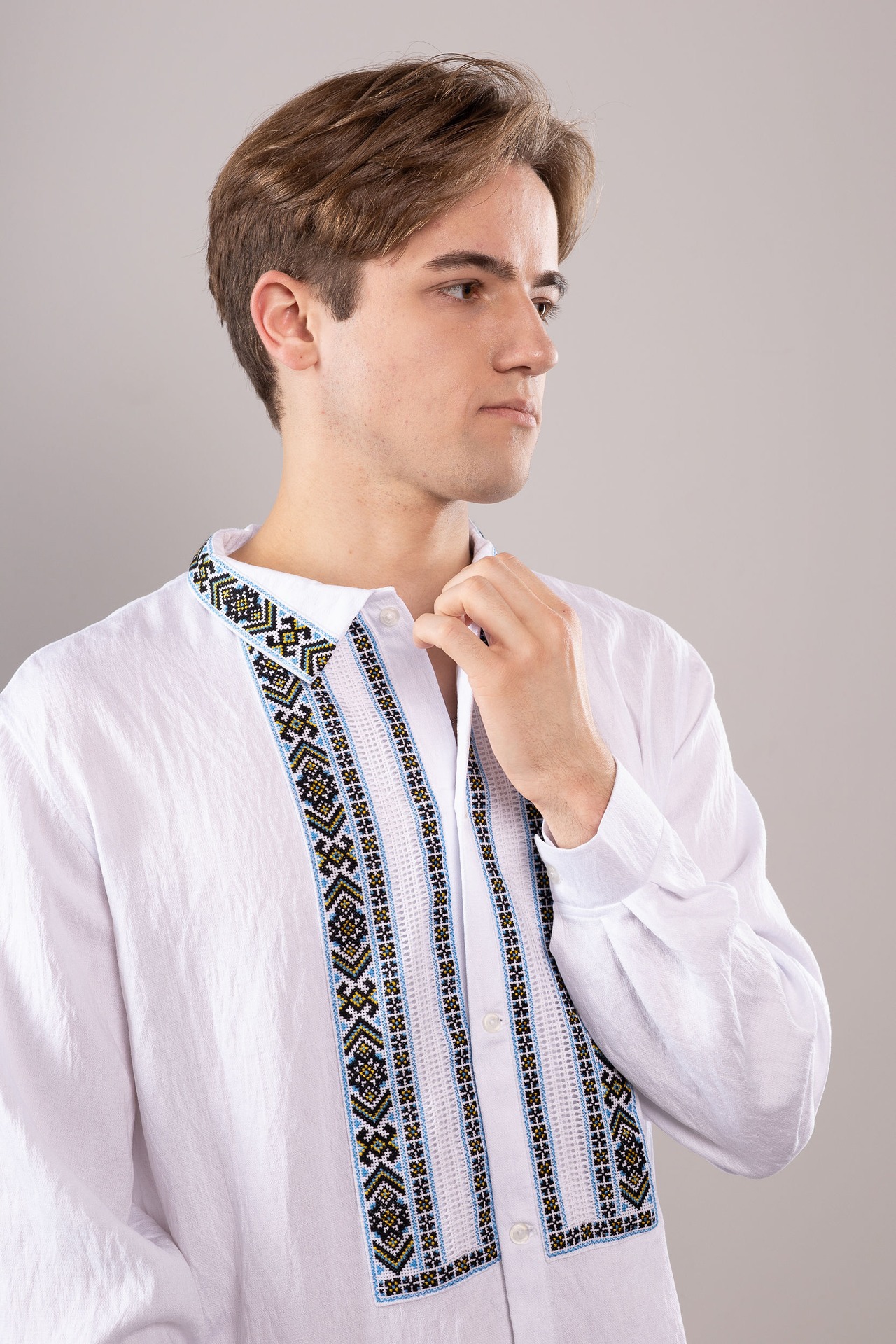 ウクライナ刺繍ヴィシヴァンカ　クロスステッチ手刺繍　L-XLサイズ　メンズ - 1
