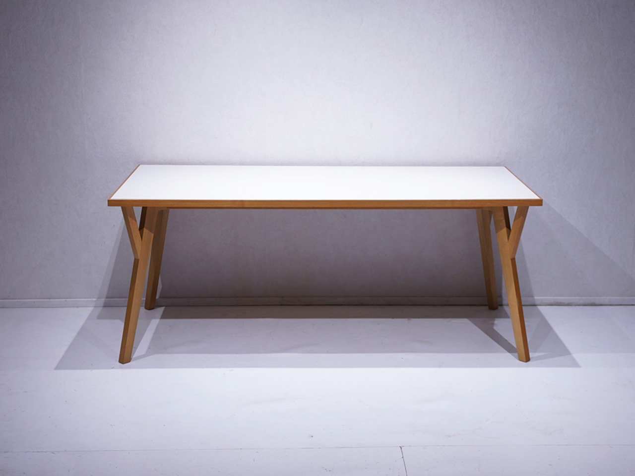 Anonymous Dining Table / 北欧 モダン ダイニングテーブル ナチュラル メラミントップ ホワイト テーブル / 関連:アクタス ウニコ イデー