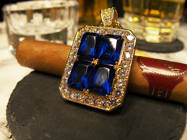 QUAD LAB SAPPHIRE PENDANT