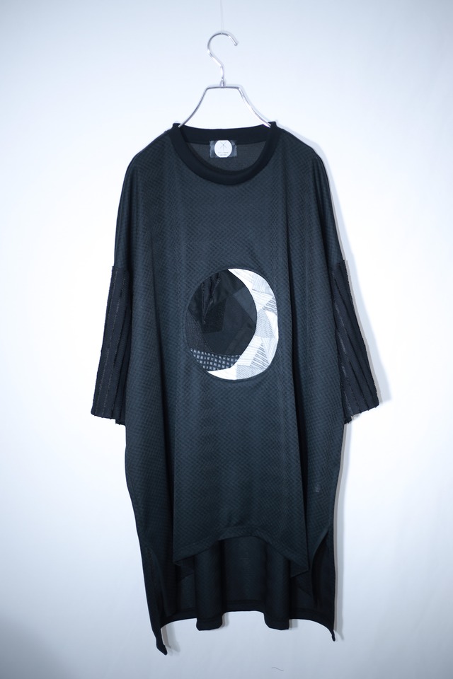 Slit-T-shirts ○ crescent moon (black)